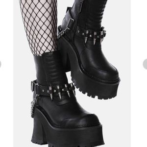 Killstar Rise Up Chunky Sole & Heel Bullets Chain Boots NIB Goth Size 8